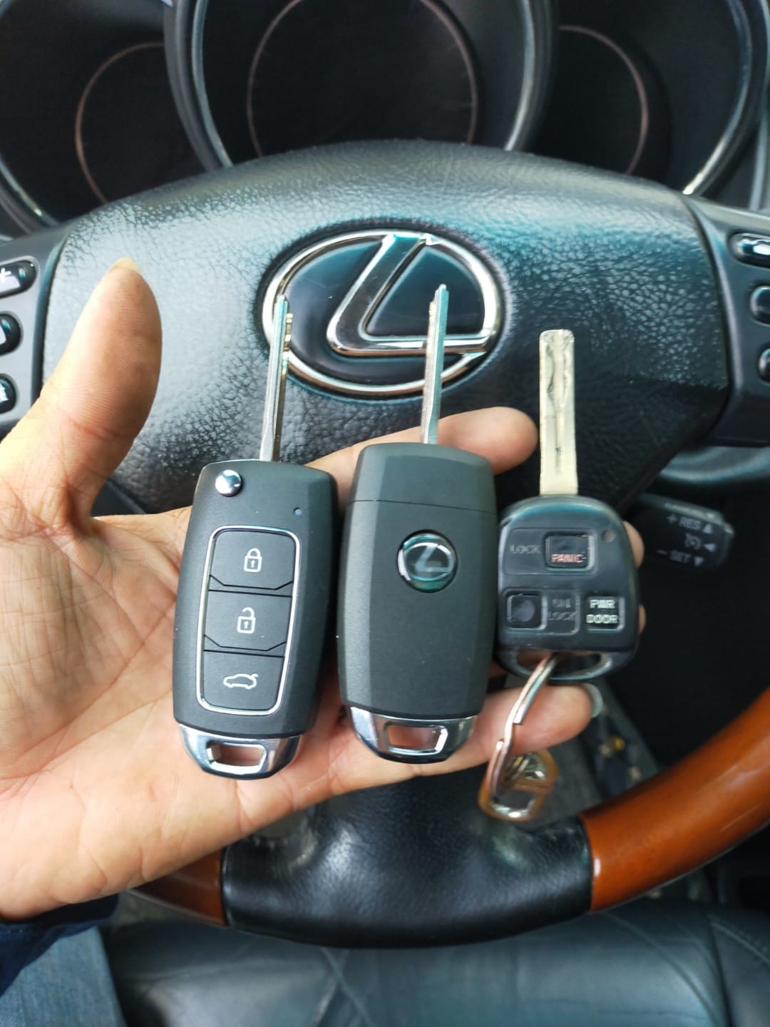 Làm chìa khóa ô tô Lexus
