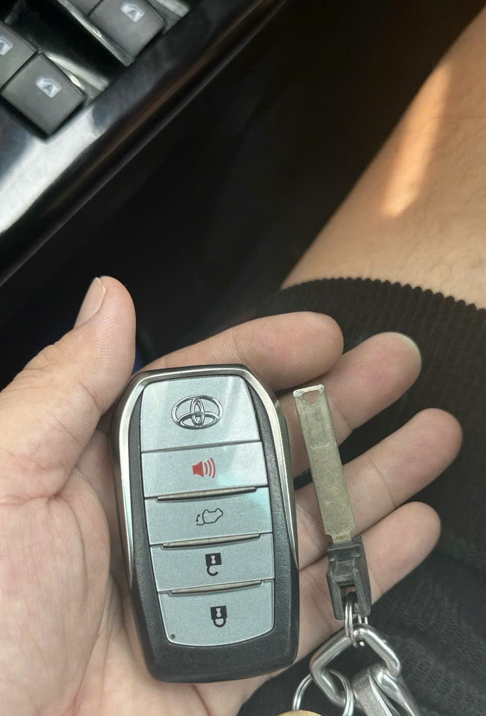 chìa khóa ô tô Infiniti